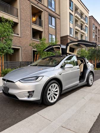 2018 Tesla Model X 75D 4dr Sport Utility Automatic — photo 2