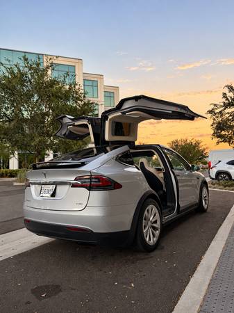 2018 Tesla Model X 75D 4dr Sport Utility Automatic — photo 5