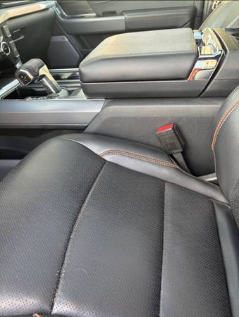 2025 Ford Super Duty F 350 drw LARIAT Crew Cab 8' Box Four Wheel Drive Automatic — photo 10
