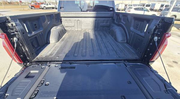 2025 Ford Super Duty F 350 drw LARIAT Crew Cab 8' Box Four Wheel Drive Automatic — photo 7