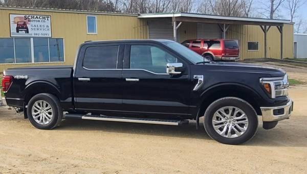 2025 Ford Super Duty F 350 drw LARIAT Crew Cab 8' Box Four Wheel Drive Automatic — photo 2
