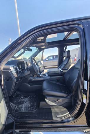 2025 Ford Super Duty F 350 drw LARIAT Crew Cab 8' Box Four Wheel Drive Automatic — photo 5