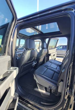 2025 Ford Super Duty F 350 drw LARIAT Crew Cab 8' Box Four Wheel Drive Automatic — photo 6
