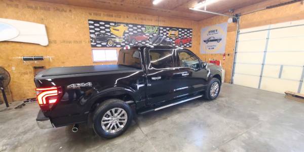 2025 Ford Super Duty F 350 drw LARIAT Crew Cab 8' Box Four Wheel Drive Automatic — photo 4