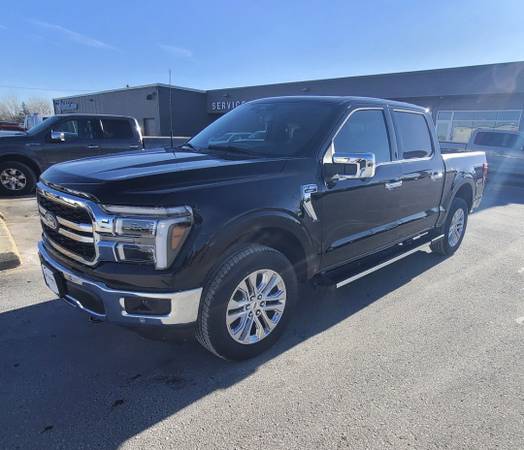 2025 Ford Super Duty F 350 drw LARIAT Crew Cab 8' Box Four Wheel Drive Automatic — photo 3
