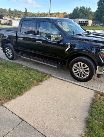 2025 Ford Super Duty F 350 drw LARIAT Crew Cab 8' Box Four Wheel Drive Automatic — photo 1