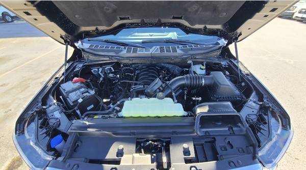 2025 Ford Super Duty F 350 drw LARIAT Crew Cab 8' Box Four Wheel Drive Automatic — photo 9