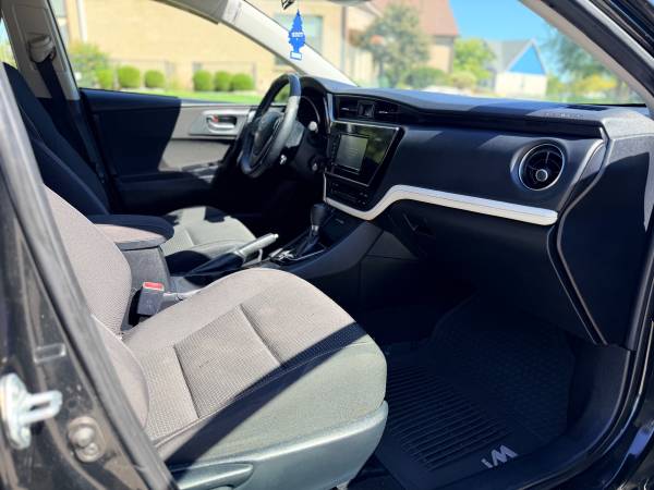 2017 Toyota Corolla IM Base 5dr Hatchback CVT — photo 4