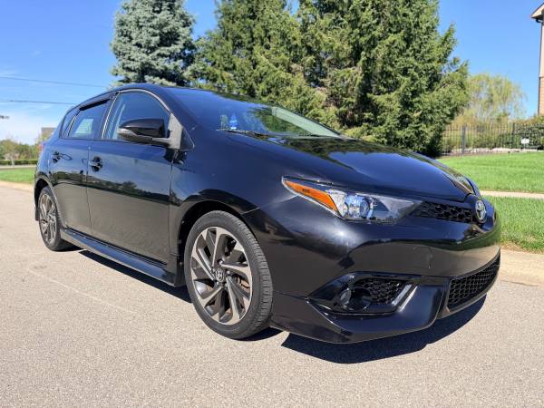 2017 Toyota Corolla IM Base 5dr Hatchback CVT — photo 2