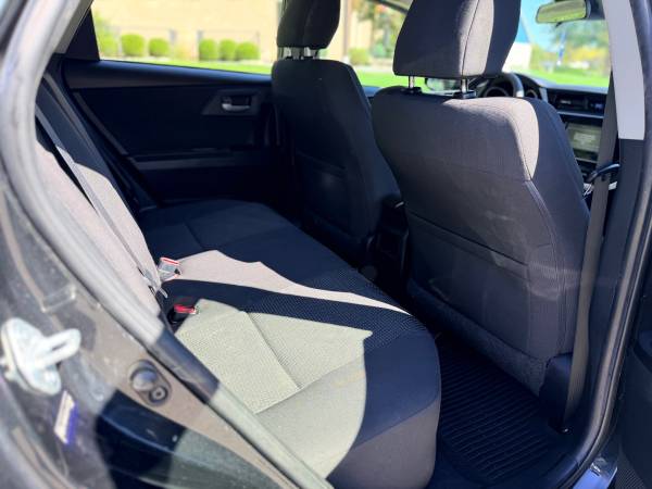 2017 Toyota Corolla IM Base 5dr Hatchback CVT — photo 5
