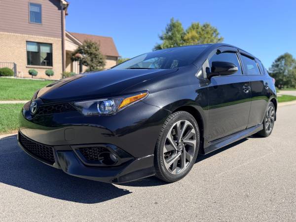 2017 Toyota Corolla IM Base 5dr Hatchback CVT — photo 1