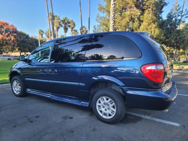 2002 Dodge Caravan SE Passenger Van Automatic — photo 2