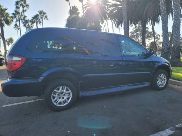 2002 Dodge Caravan SE Passenger Van Automatic — photo 3