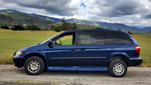 2002 Dodge Caravan SE Passenger Van Automatic — photo 1