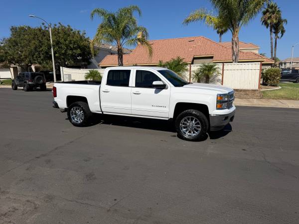 2015 Chevrolet Silverado 1500 1LT — photo 2