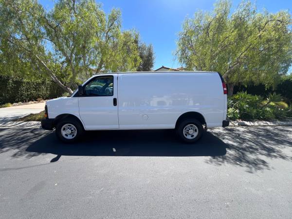 2014 Chevrolet Express 2500 Work Van — photo 1
