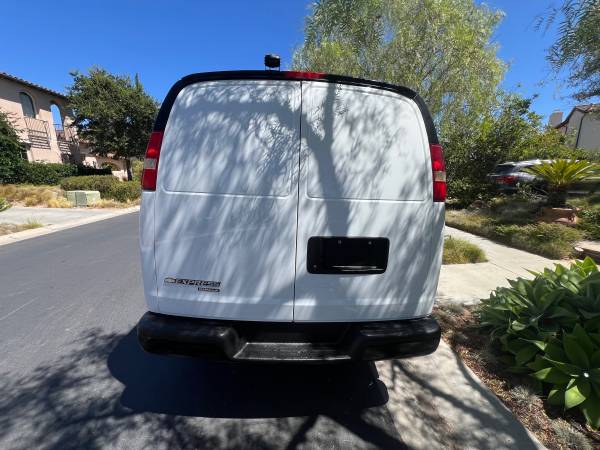2014 Chevrolet Express 2500 Work Van — photo 4