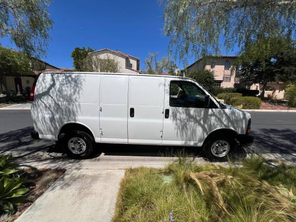 2014 Chevrolet Express 2500 Work Van — photo 3