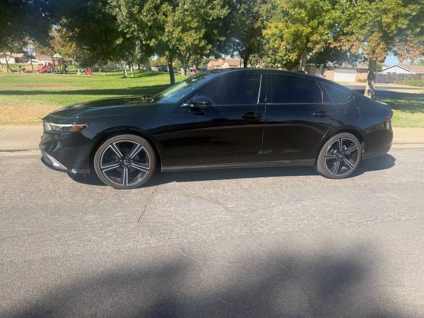 2025 Honda Accord Hybrid Sport-L Sedan Front Wheel Drive CVT — photo 2