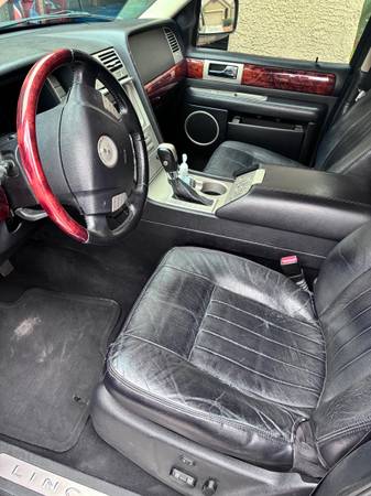 2003 Lincoln Navigator Base 4x4 Automatic — photo 2