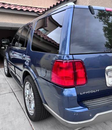 2003 Lincoln Navigator Base 4x4 Automatic — photo 5