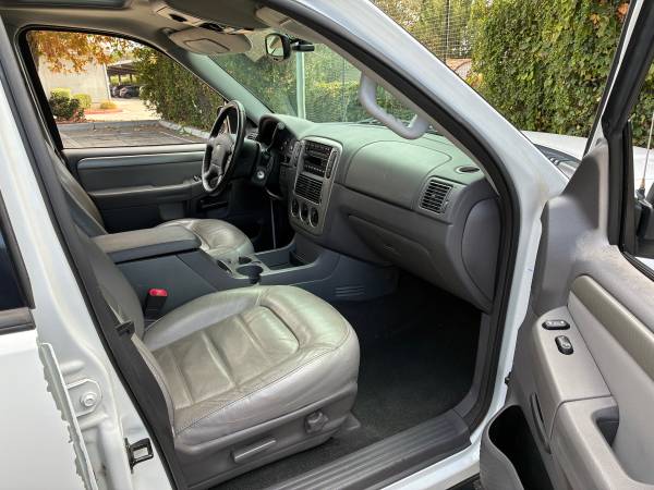 2005 Ford Explorer XLT 4.6L — photo 9