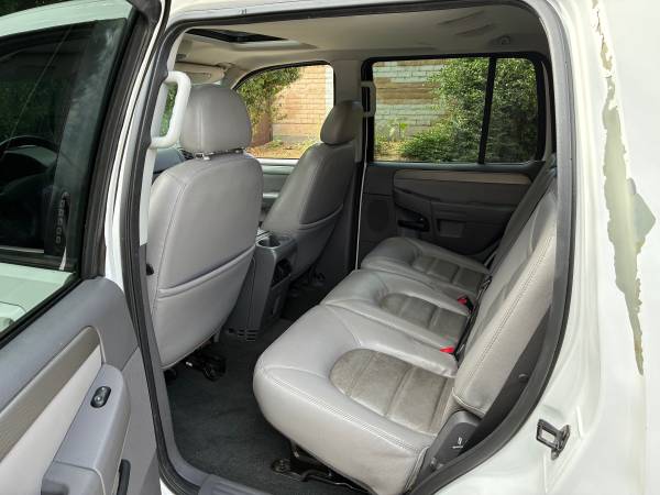 2005 Ford Explorer XLT 4.6L — photo 12