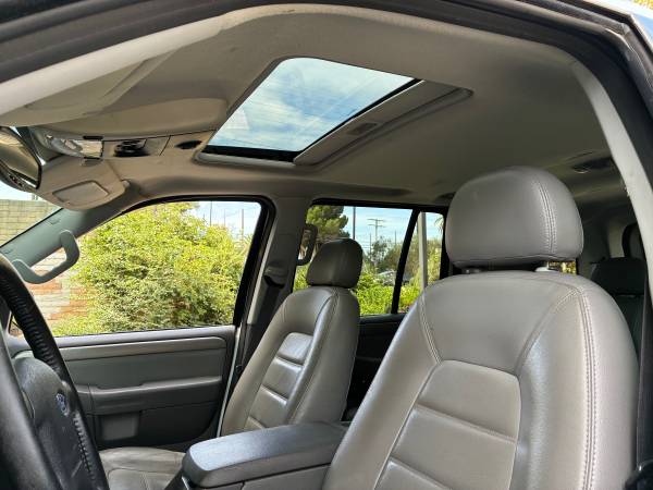 2005 Ford Explorer XLT 4.6L — photo 11
