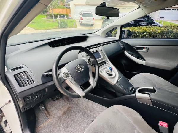 2012 Toyota Prius Two 5dr Hatchback CVT — photo 6