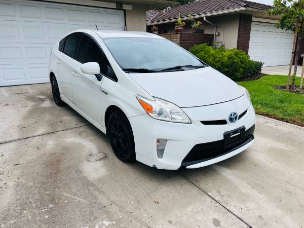 2012 Toyota Prius Two 5dr Hatchback CVT — photo 1