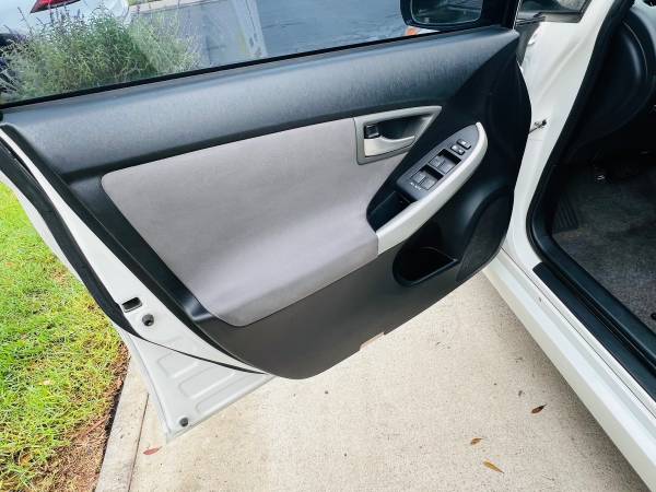 2012 Toyota Prius Two 5dr Hatchback CVT — photo 7
