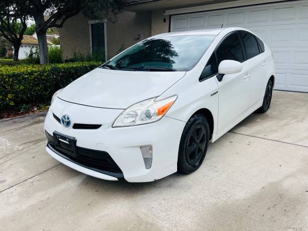 2012 Toyota Prius Two 5dr Hatchback CVT — photo 2