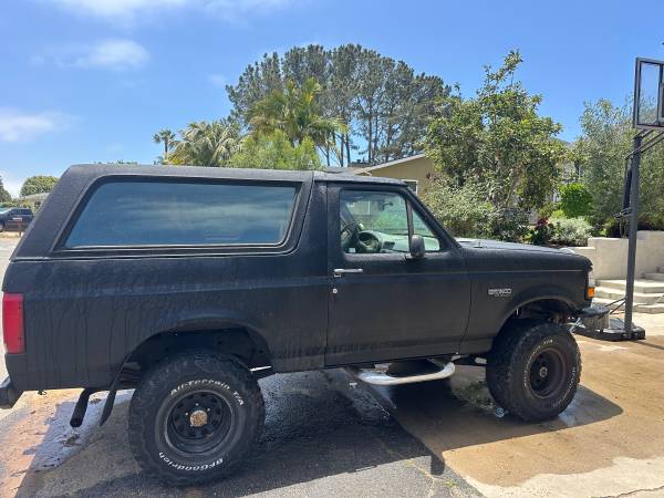 1995 Ford Bronco Base — photo 1