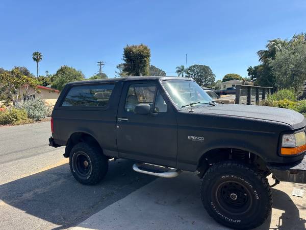 1995 Ford Bronco Base — photo 2