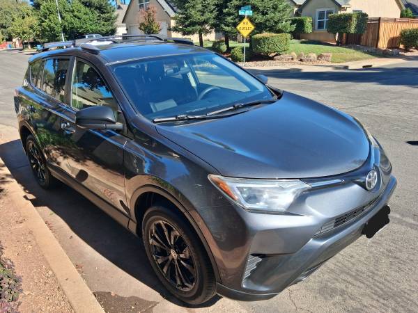 2016 Toyota Rav4 SE 4dr All-wheel Drive Automatic — photo 4