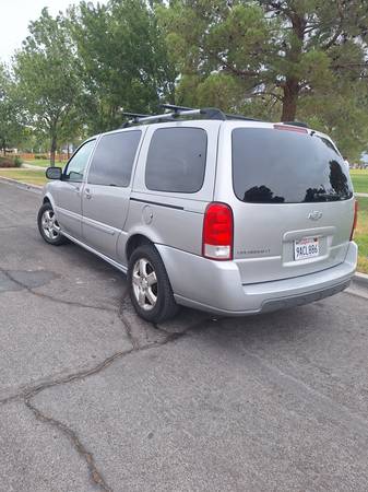 2008 Chevrolet Uplander LT — photo 2
