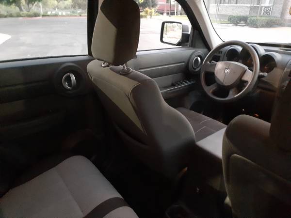 2008 Dodge Nitro SXT 4dr 4x4 Manual — photo 4