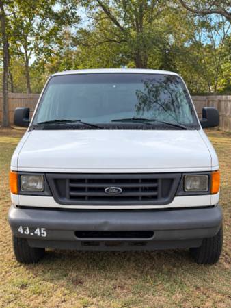 2005 Ford E 350 Super Duty Commercial Extended Cargo Van Automatic — photo 1