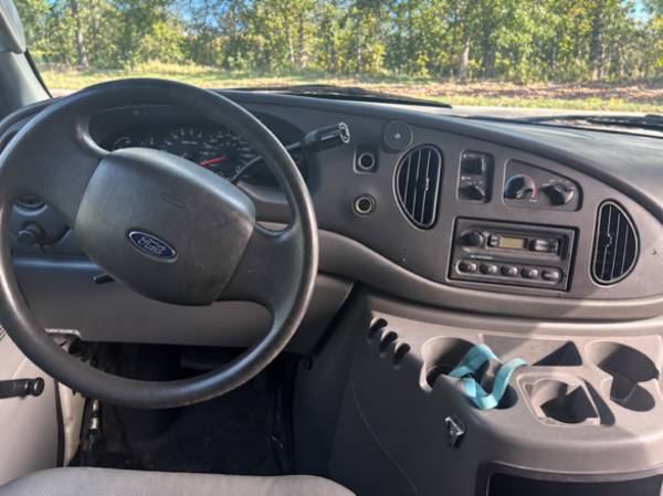 2005 Ford E 350 Super Duty Commercial Extended Cargo Van Automatic — photo 6