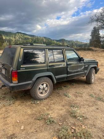 1997 Jeep Cherokee SE 2dr SUV — photo 1