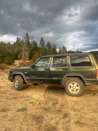 1997 Jeep Cherokee SE 2dr SUV — photo 2