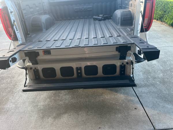 2024 GMC Sierra 1500 SLT — photo 2