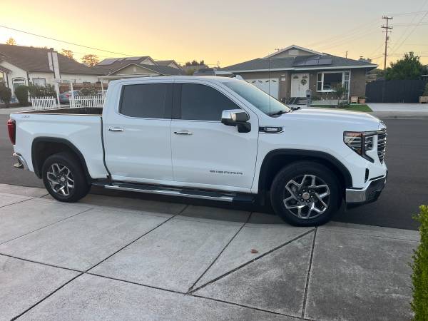 2024 GMC Sierra 1500 SLT — photo 8