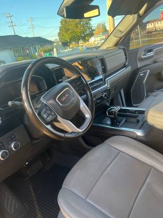 2024 GMC Sierra 1500 SLT — photo 7