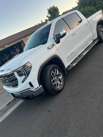 2024 GMC Sierra 1500 SLT — photo 9