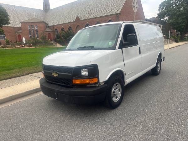2016 Chevrolet Express 2500 Work Van Rear-wheel Drive Cargo Van Automatic — photo 2