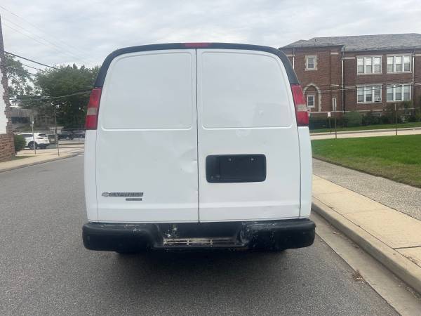 2016 Chevrolet Express 2500 Work Van Rear-wheel Drive Cargo Van Automatic — photo 10