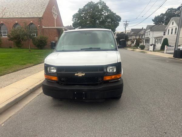2016 Chevrolet Express 2500 Work Van Rear-wheel Drive Cargo Van Automatic — photo 3