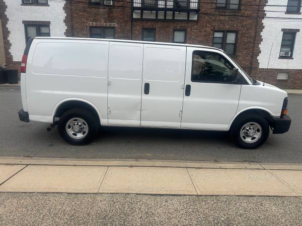 2016 Chevrolet Express 2500 Work Van Rear-wheel Drive Cargo Van Automatic — photo 6