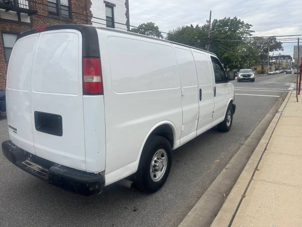 2016 Chevrolet Express 2500 Work Van Rear-wheel Drive Cargo Van Automatic — photo 8